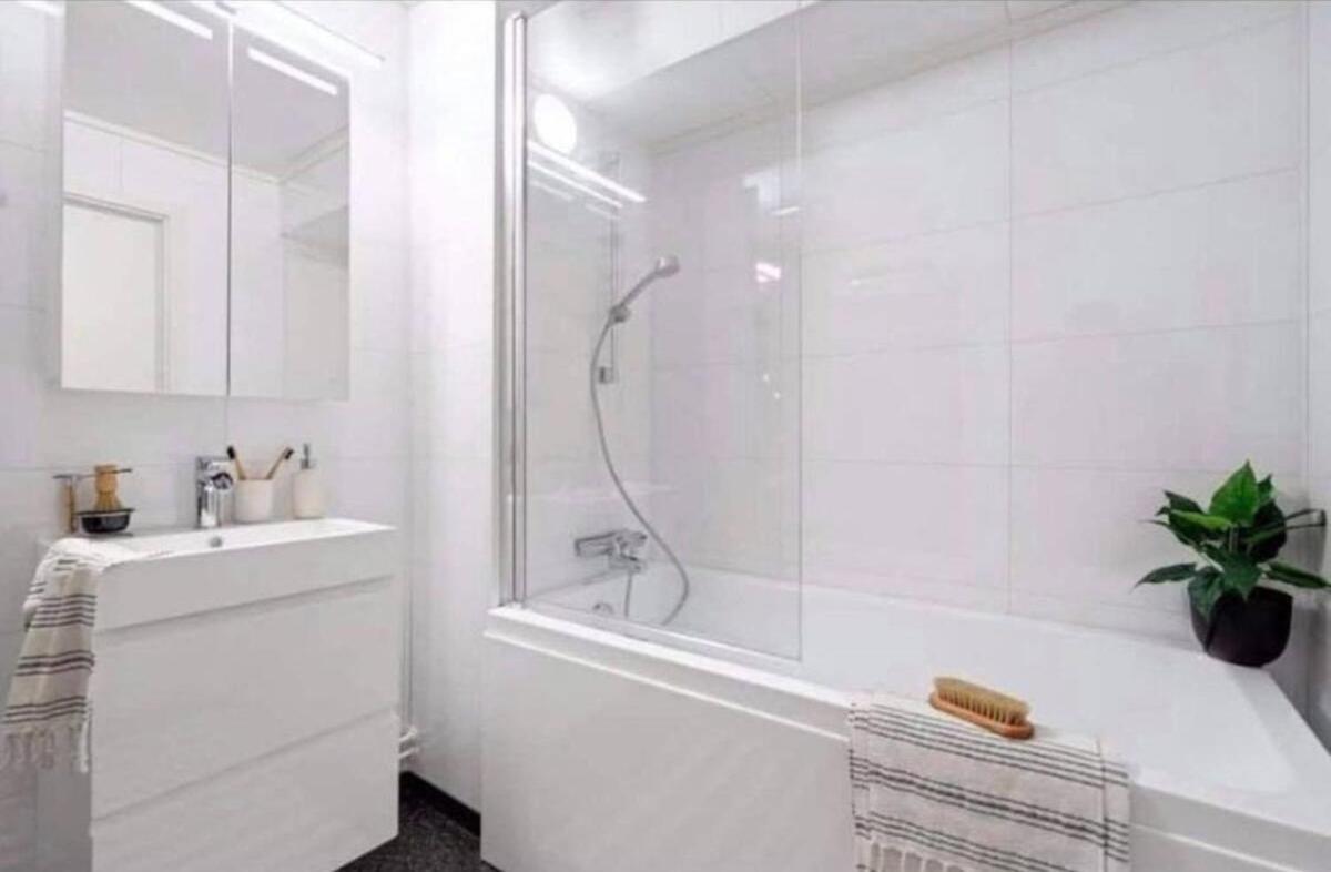 Miracle Tromso, Cozy Double Bed Private Room In A Shared Apartment With Stunning Tromso Views Esterno foto