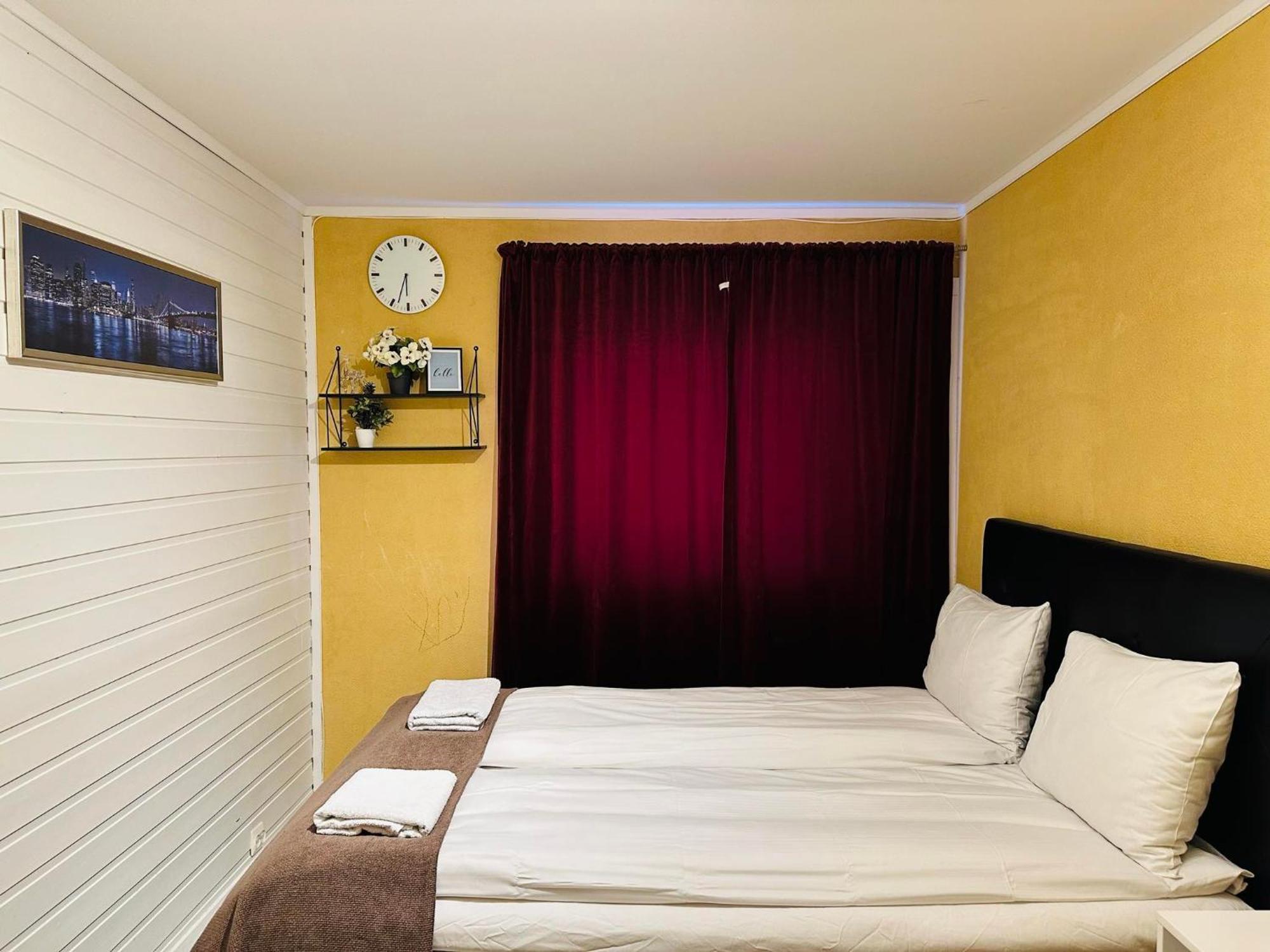 Miracle Tromso, Cozy Double Bed Private Room In A Shared Apartment With Stunning Tromso Views Esterno foto
